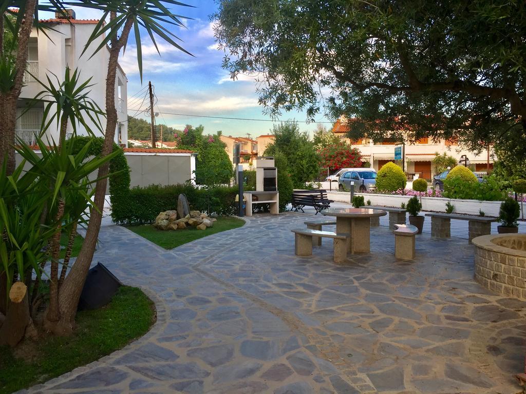 Litsa Apartments Fourka Bagian luar foto